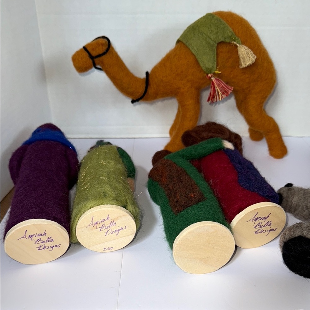 Handcrafted Felt Nativity Set - Picture 11 of 16